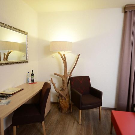 Land-Gut Hotel Zum Loewen Garni ماركتهيدنفلد الغرفة الصورة