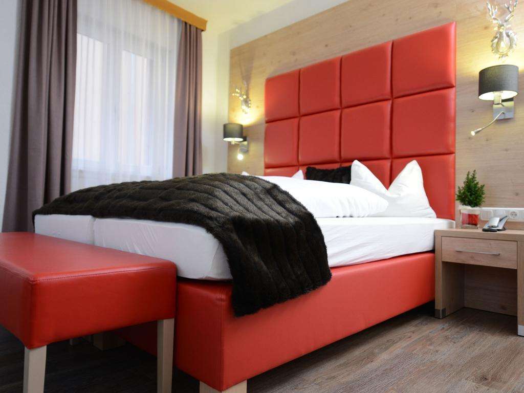 Land-Gut Hotel Zum Loewen Garni ماركتهيدنفلد الغرفة الصورة